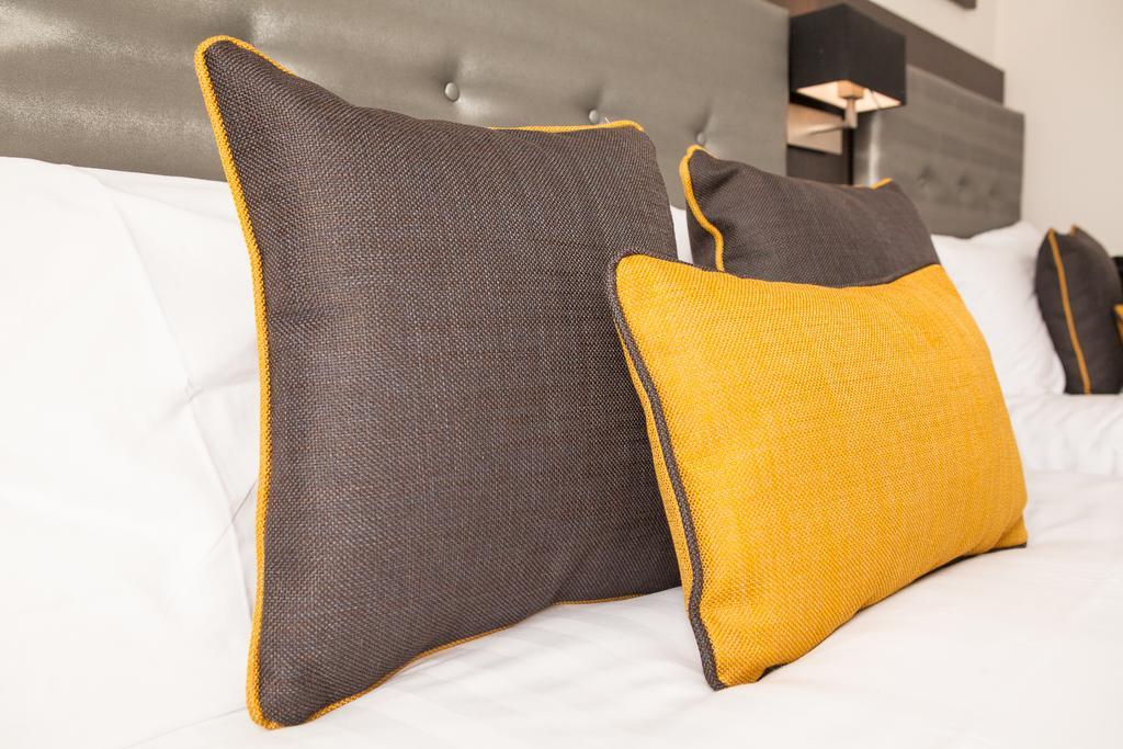 The Tudor Inn Hotel Лондон Екстер'єр фото